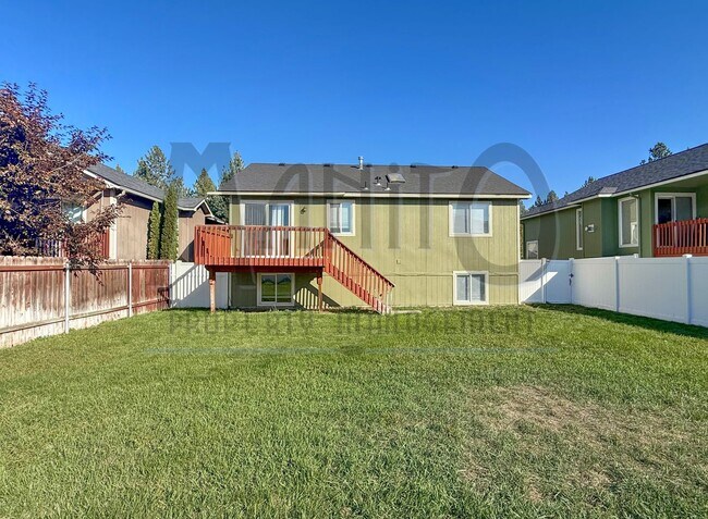 Building Photo - Beautiful Gleneden Heights Home