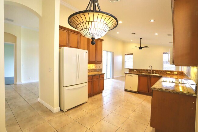 Building Photo - 7458 Via Luria