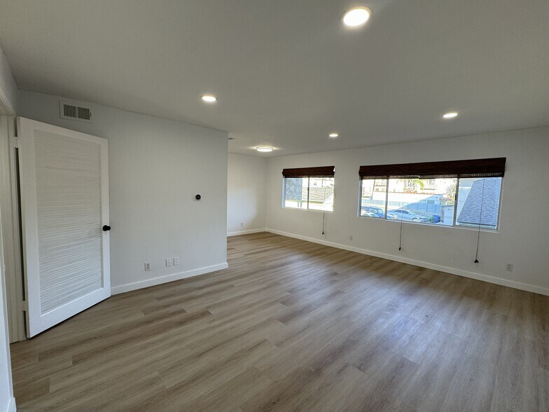 Livingroom - 1045 S Alma St