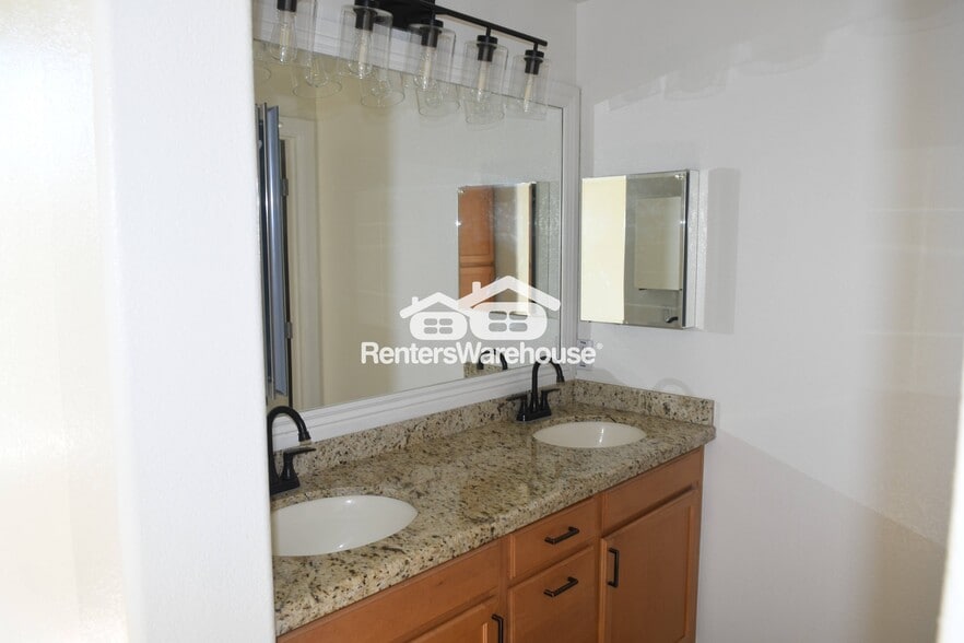 Building Photo - 11680 E Sahuaro Dr