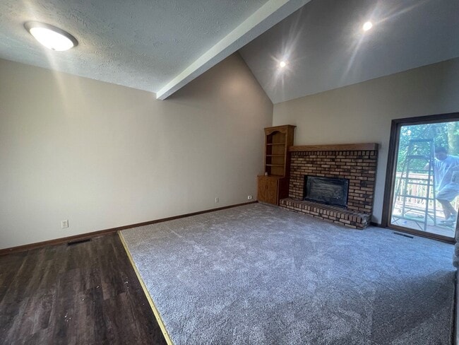 Building Photo - Nice Town Home in Bellevue!