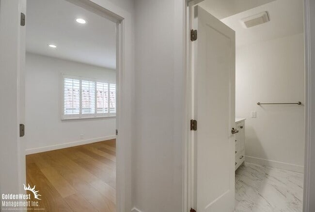 Building Photo - Modern 2Bdm 1.5Ba Townhome in Point Loma w...