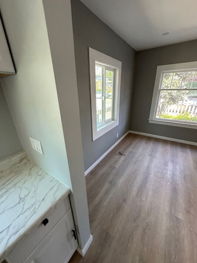 Building Photo - Cozy Santa Cruz Cottage