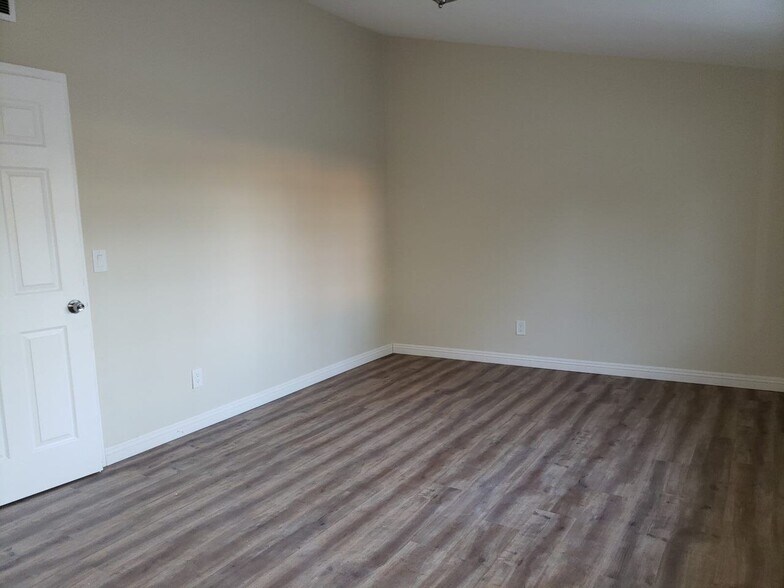 Building Photo - 5853 McDonie Ave