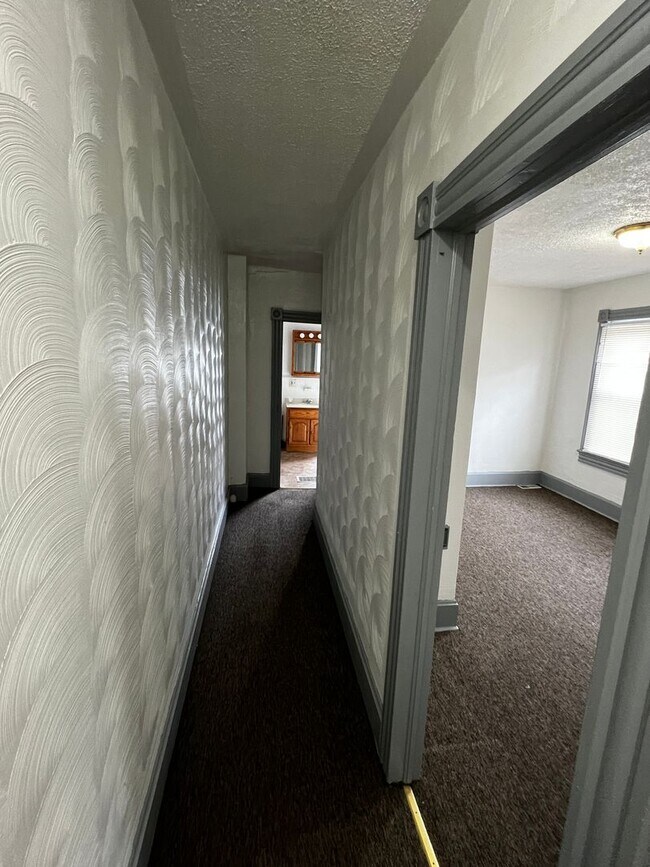 Building Photo - 21-23 Locust St