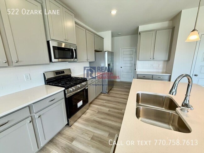 Building Photo - 522 Ozark Ln