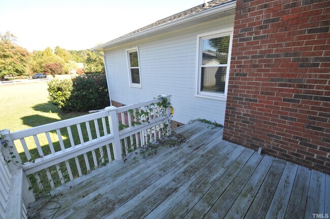 Building Photo - 9001 Crestwood Dr