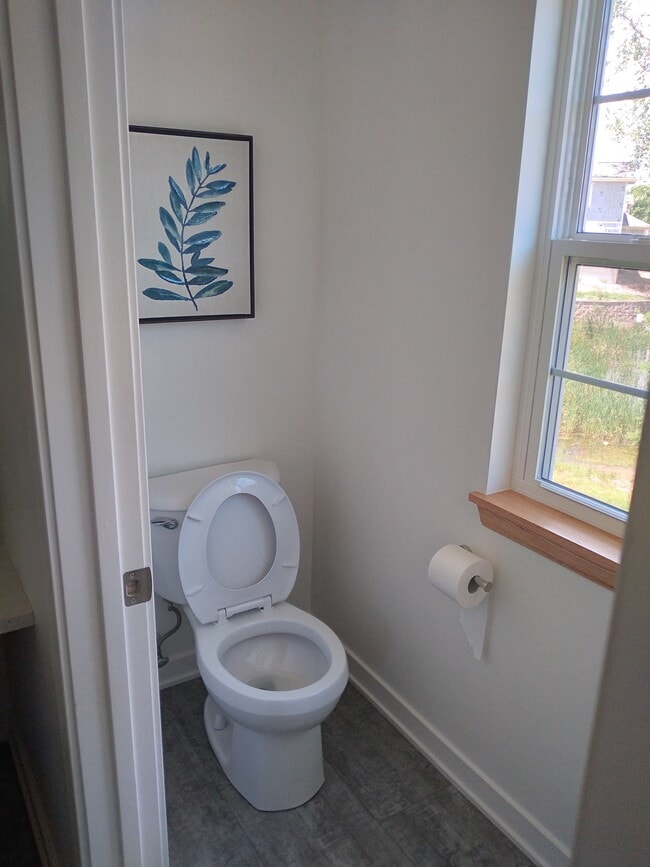 Building Photo - 2703 Pond Dr