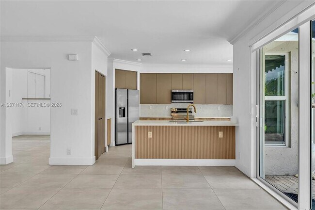 Building Photo - 3433 SW 52nd Ct
