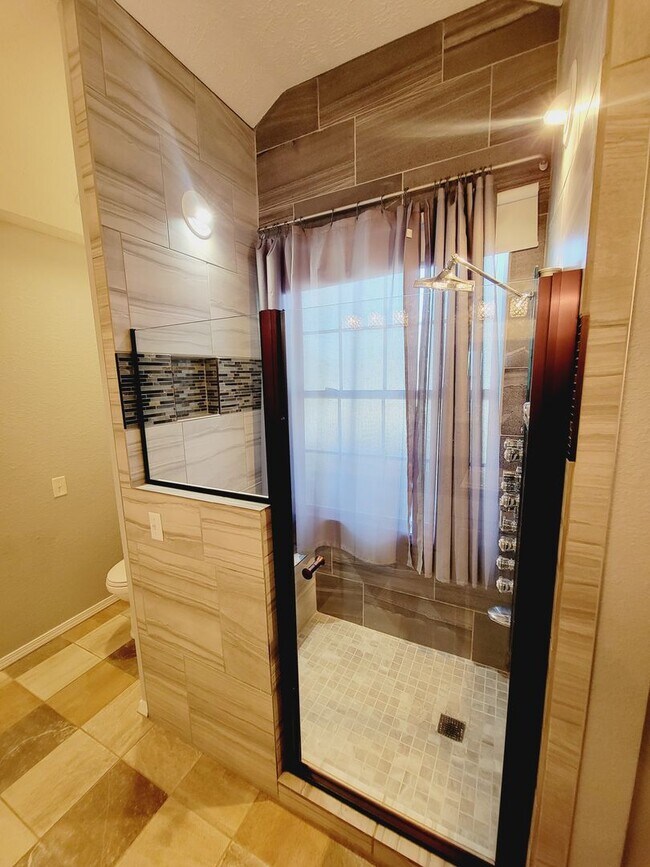 Building Photo - Bent Tree Subdivision - 4 BR - 2 Living Areas - 3 Car