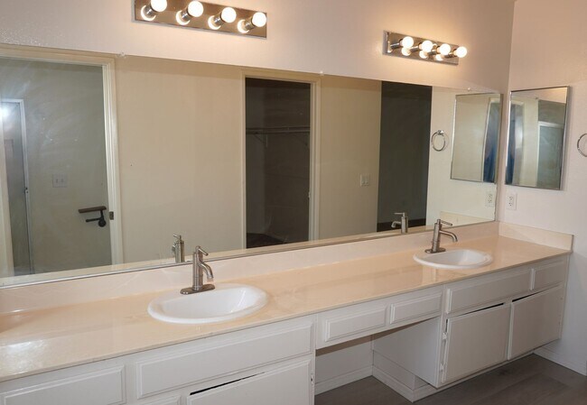 Building Photo - 23848 Bouquet Canyon Pl