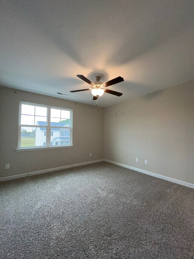 Building Photo - 2 Jaydn Dr W