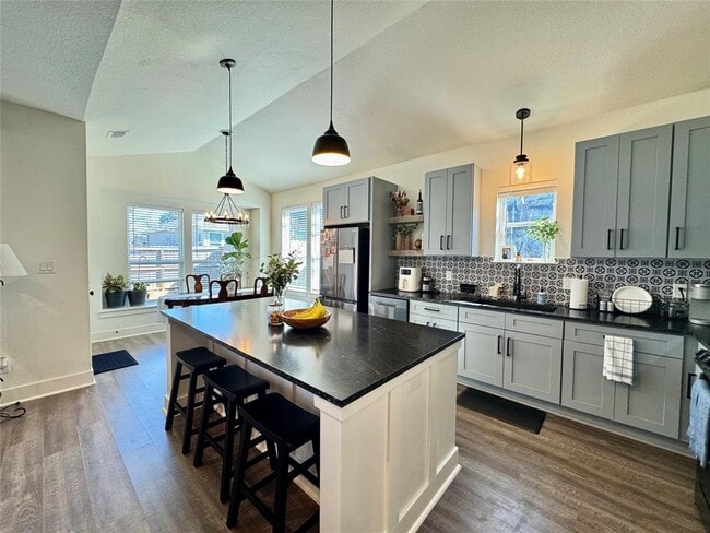 Building Photo - 853 Cypress Ln