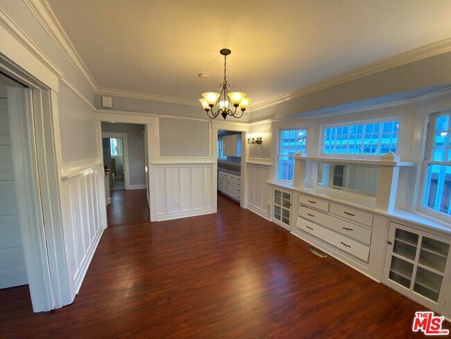 Building Photo - 1427 W 25th St