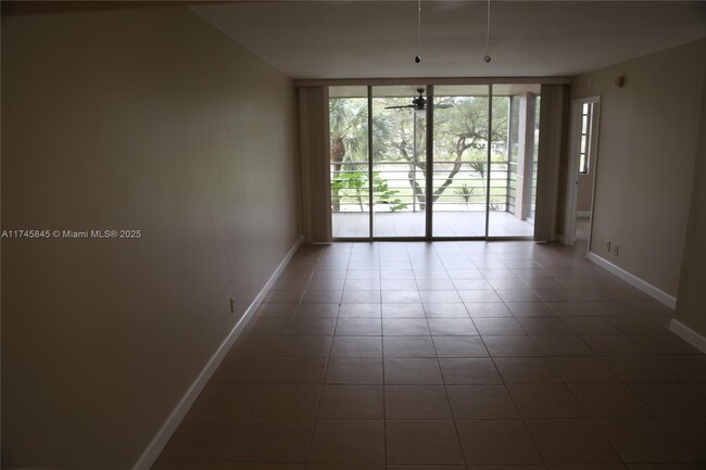 Building Photo - 1811 Sabal Palm Dr