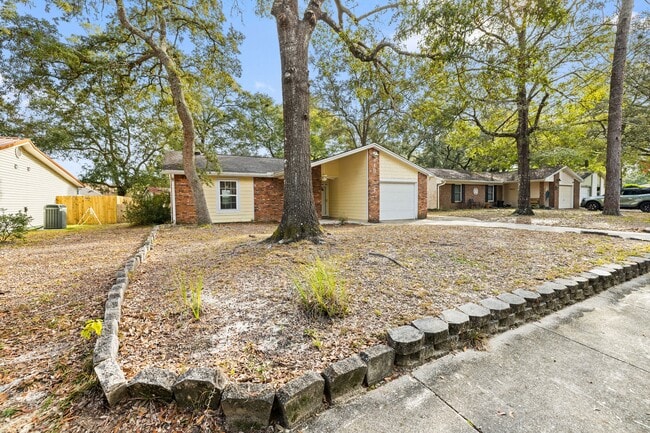 Building Photo - 310 Goldenrod Ct