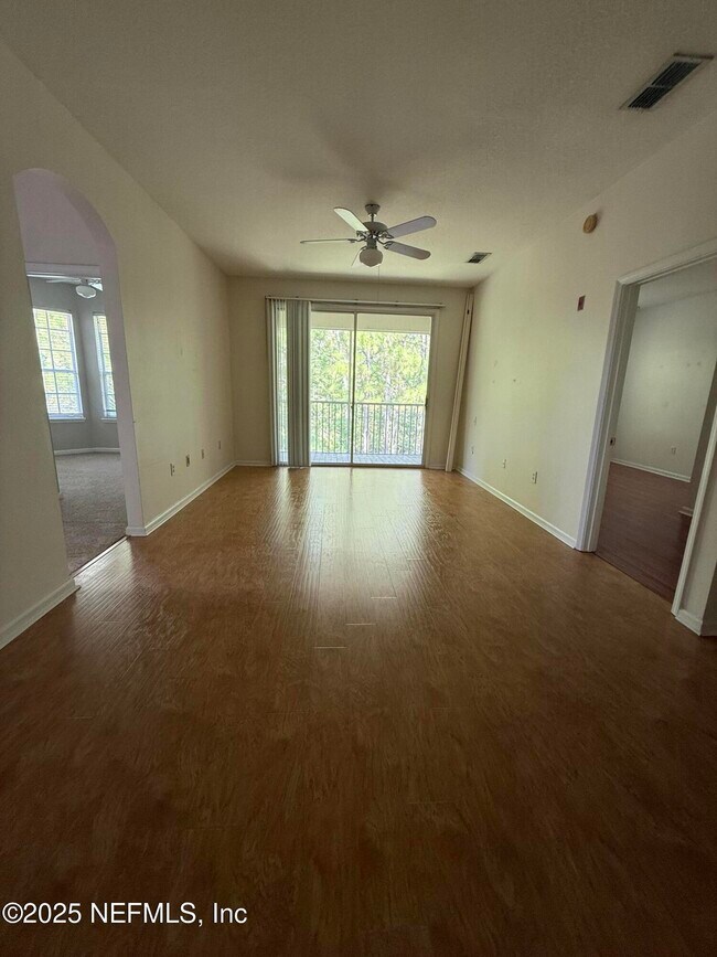 Building Photo - 10550 Baymeadows Rd