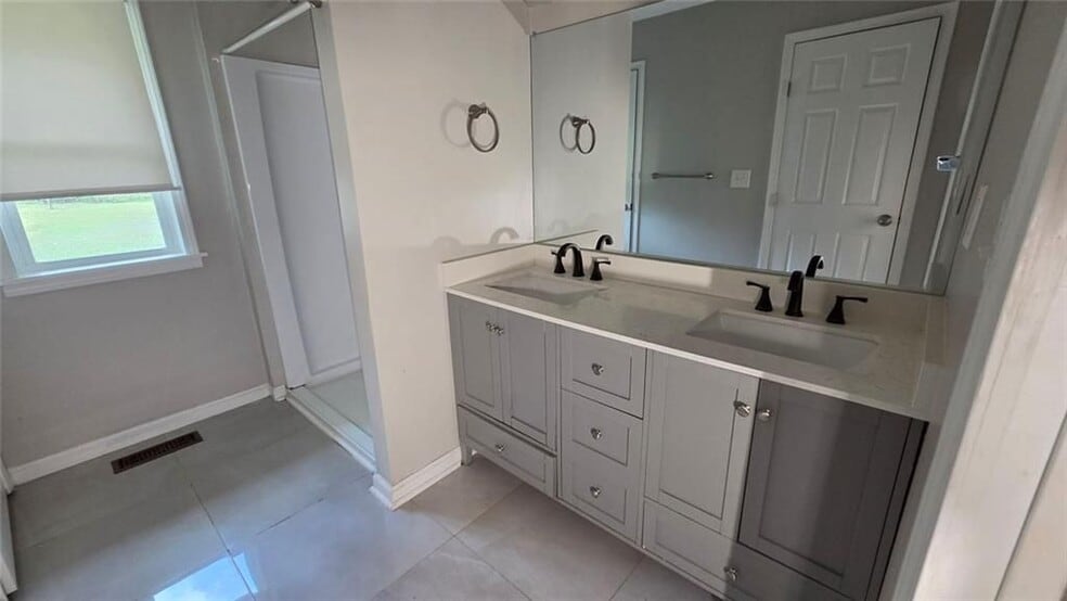 Building Photo - 136 Hillsdale Dr SE