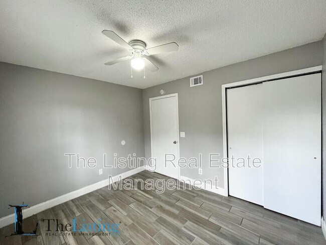 Building Photo - 13828 Timberbrooke Dr