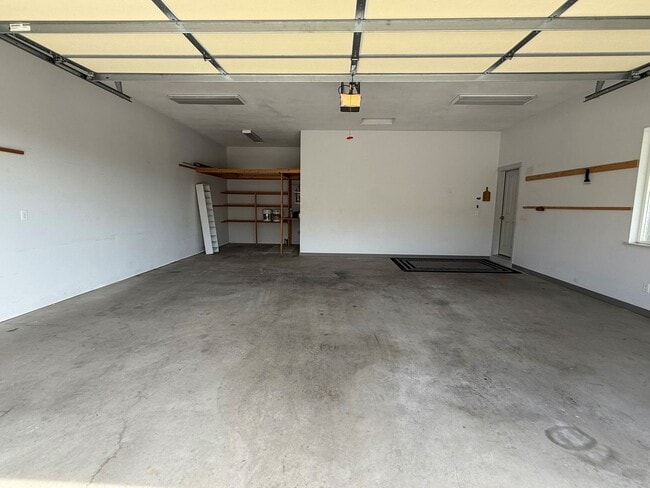 Building Photo - Now renting 3 bedroom House