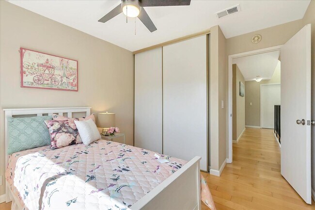 Building Photo - 6640 Bunker Hill Ct