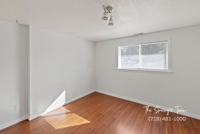 Building Photo - CHARMING 5BD/3BA NEAR FT CARSON - Deposit Waiver Available