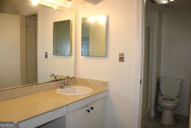 Building Photo - 146 Rue Fontaine