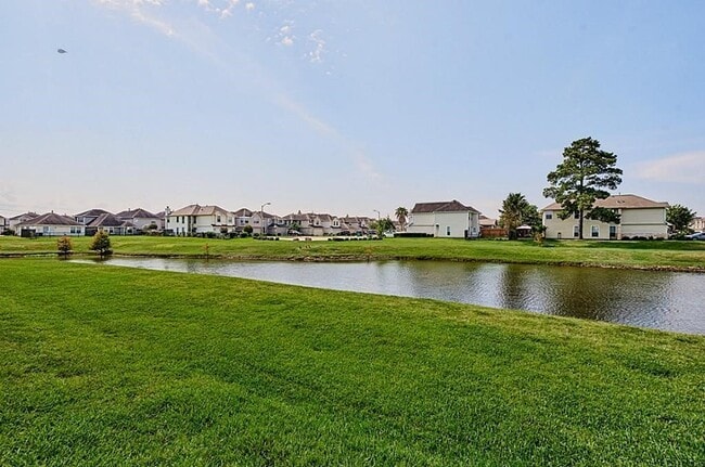 Building Photo - 10903 Windfern Lakes St