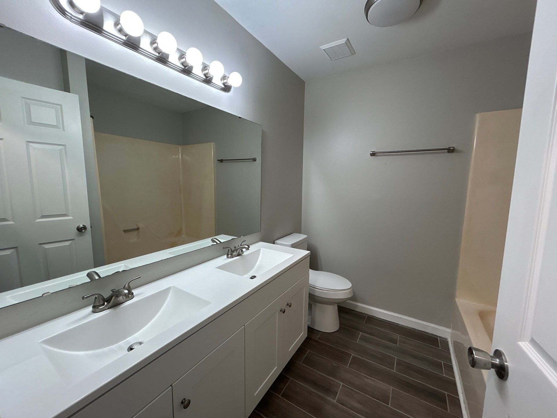 Building Photo - 40 Fairway Cv