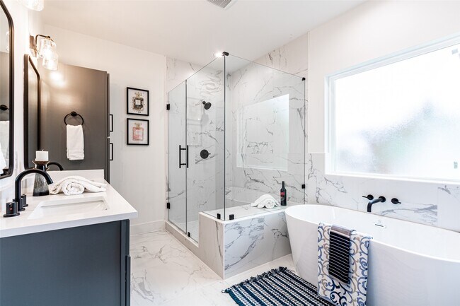 Building Photo - 6814 Burkett St.