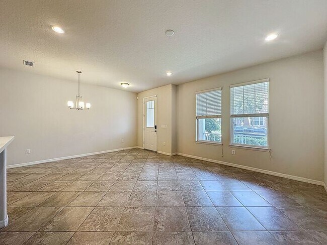 Building Photo - Spacious Townhome for Rent in Tapestry