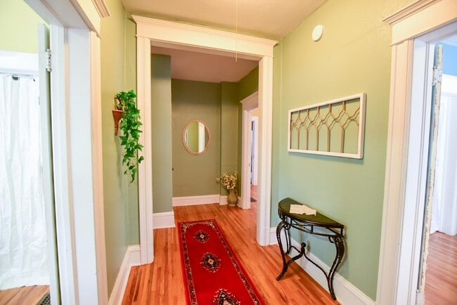 Building Photo - 1316 W Dean Ave