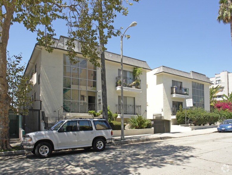 Building Photo - Platinum Twins