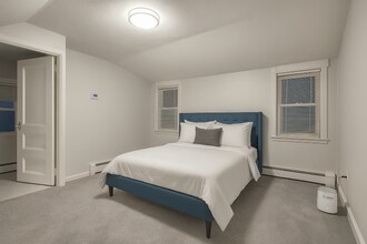 Building Photo - 32 Major St