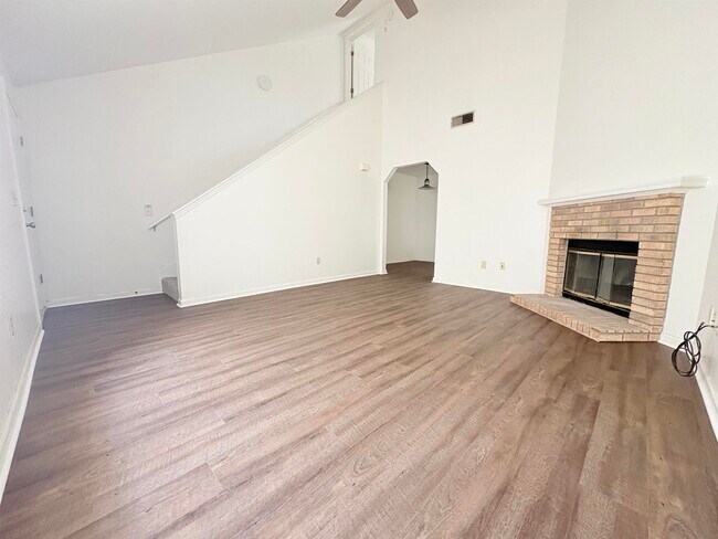 Building Photo - 3887 Gaffney Loop