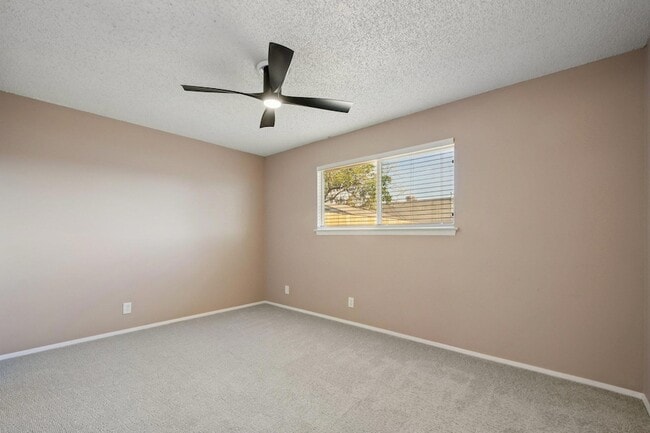 Building Photo - 9413 Quail Meadow Dr