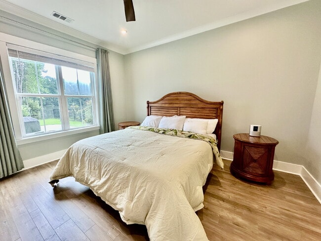 Building Photo - Beautiful Four Bedroom Home Located in The Walk!