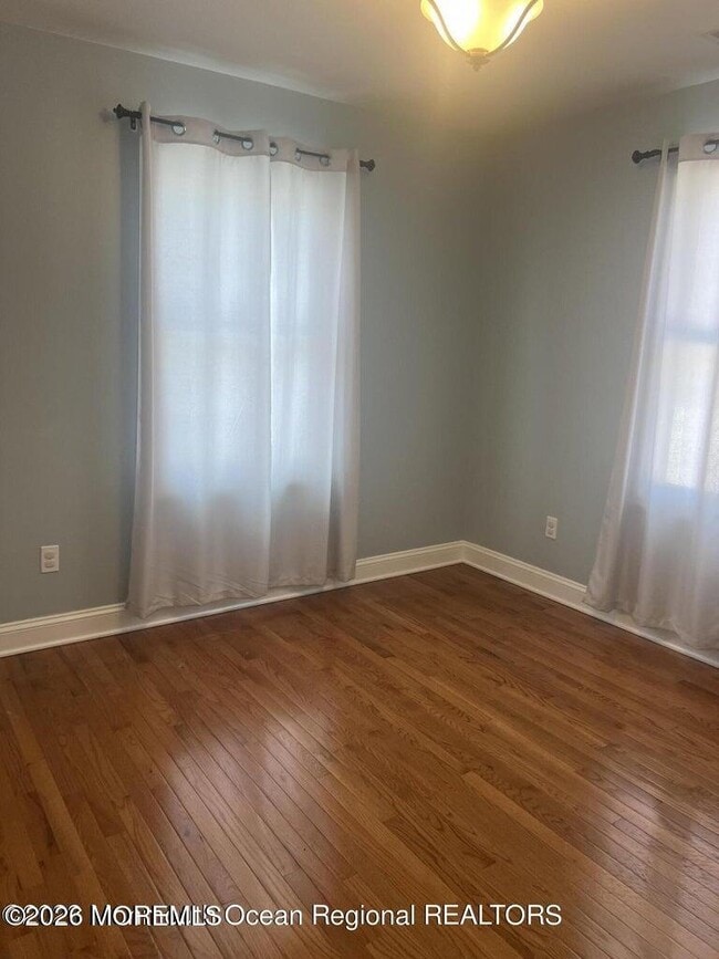 Building Photo - 83 Vanard Dr