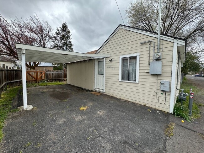 Building Photo - Hard to find 1 bdrm, 1 bath house with carport.