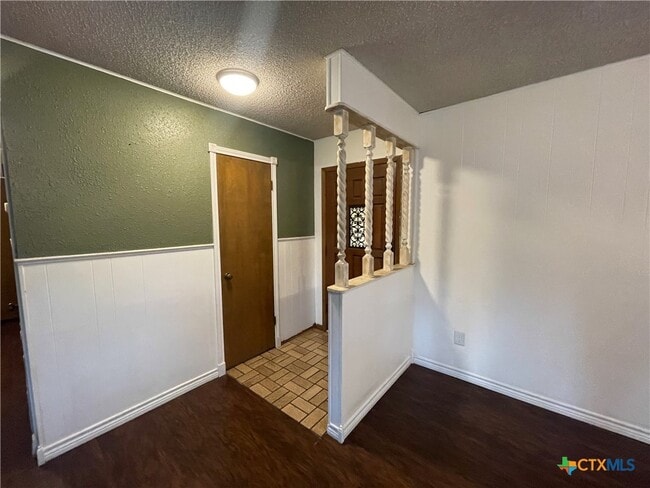 Building Photo - 1346 Carnation Ln