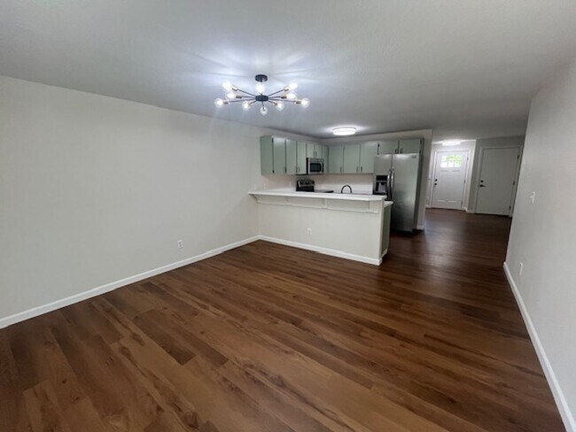 Building Photo - 3 Bedroom 2 Bath Lafayette OR 97127
