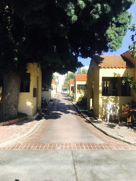 Building Photo - 5031 Bakman Ave