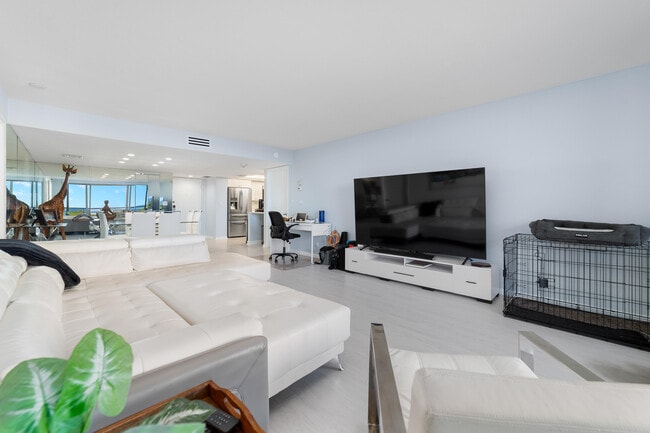 Building Photo - 4101 N Ocean Blvd