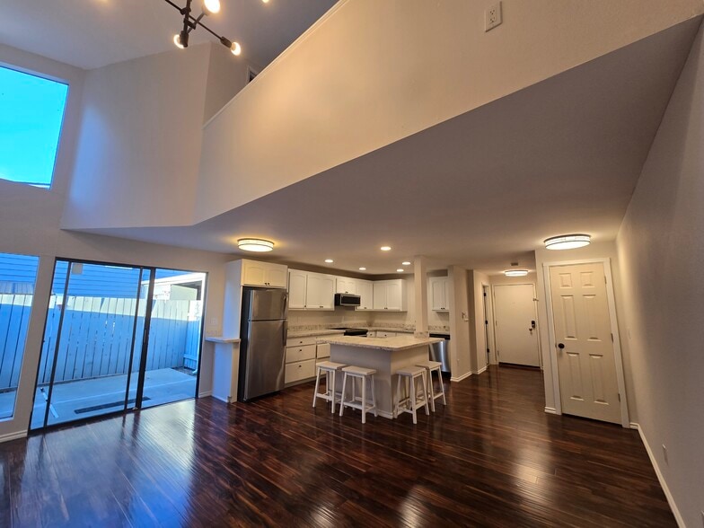 Primary Photo - 12512 SE 42nd St