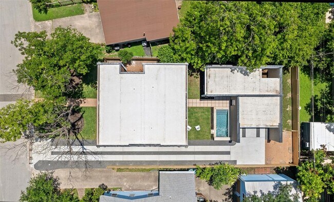 Building Photo - 1203 Richcreek Rd