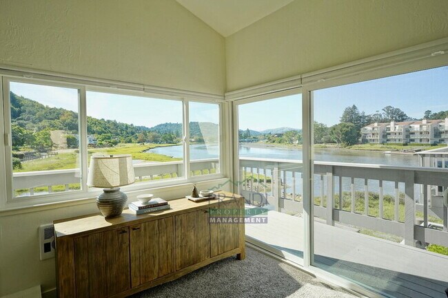 Building Photo - 505 Larkspur Plaza Dr