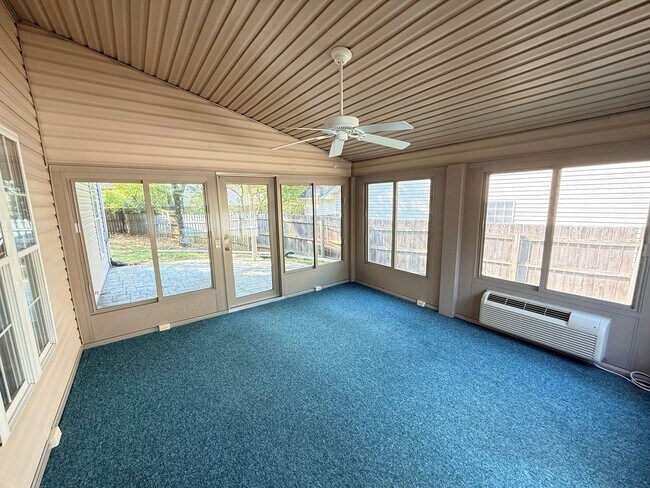 Building Photo - Spacious 4 Bed 2.5 Bath In Lexington!