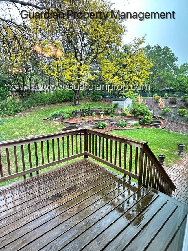 Building Photo - Eden Prairie Single Family Home, Fenced Yard, 2 Car Garage, Dishwasher W/D