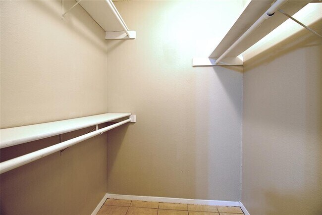 Building Photo - 1707 Onion Creek Village Dr