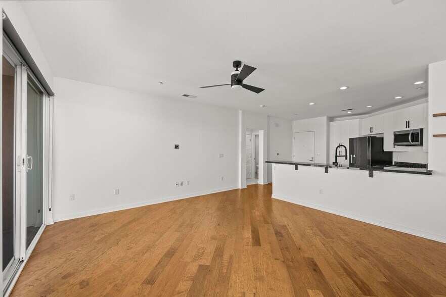 Building Photo - 3650 5th Ave